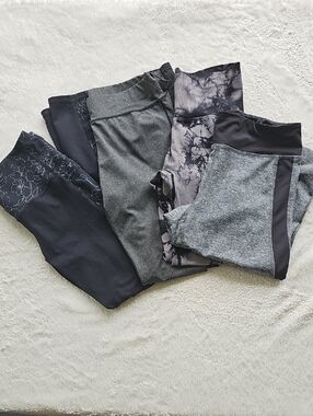 Bundle of 4 Activewear Leggings (S) & (M) Gray Black Patterned